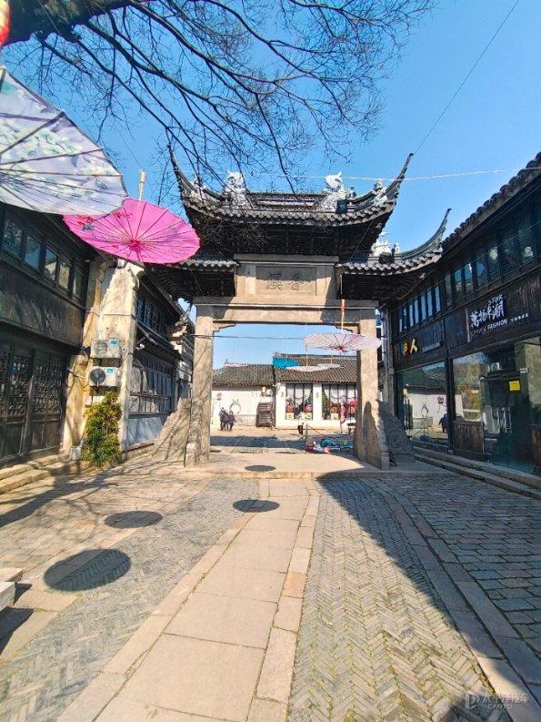 2后场轮番爆发，山东11记三分逆转，沙约克强攻22分，丁伟卸下包袱